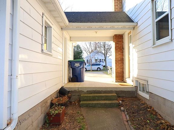 3rd image of 1111 N 2nd Ave