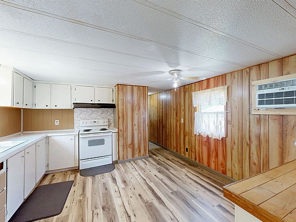 3rd image of 29082 Pine St
