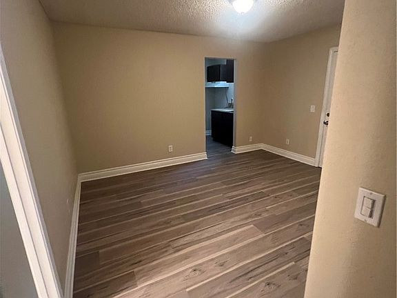 4th image of 9963 Eugenia Ave