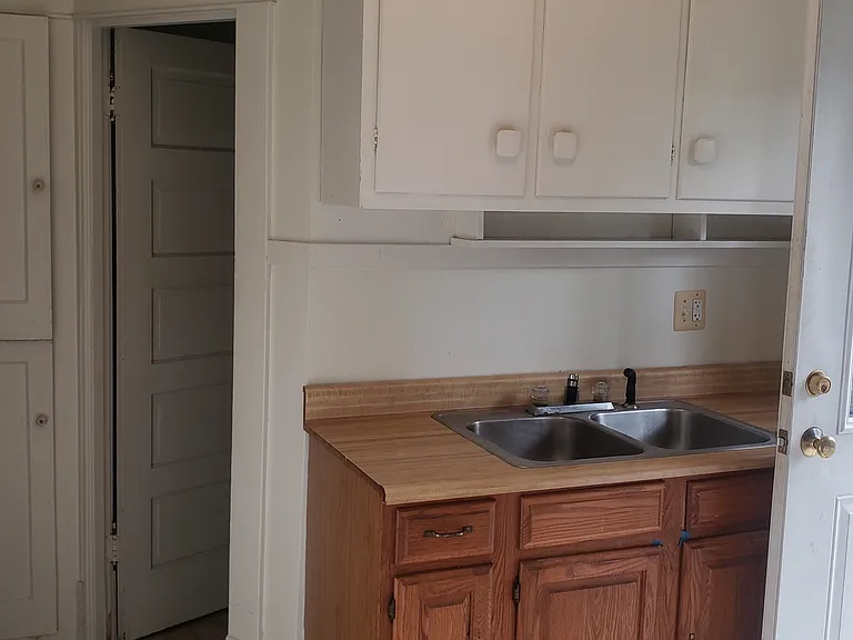 307 N Chestnut St #3 — Photo 3