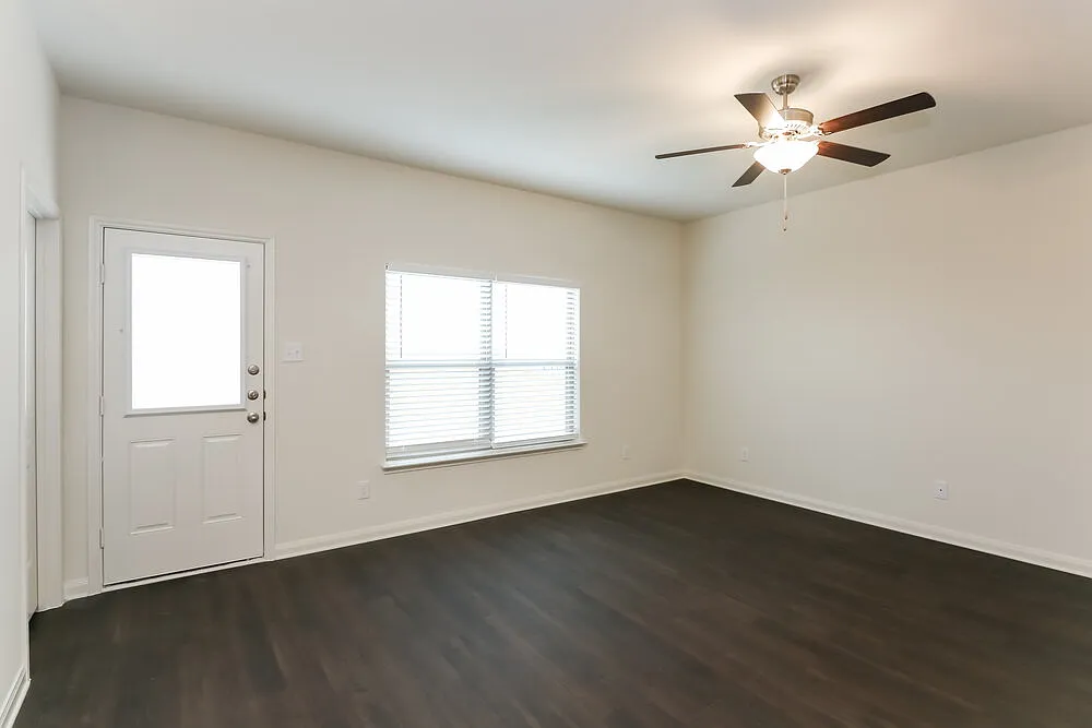 3 bed, 2.5 bath, 1727 sqft, $2,330 — Photo 4