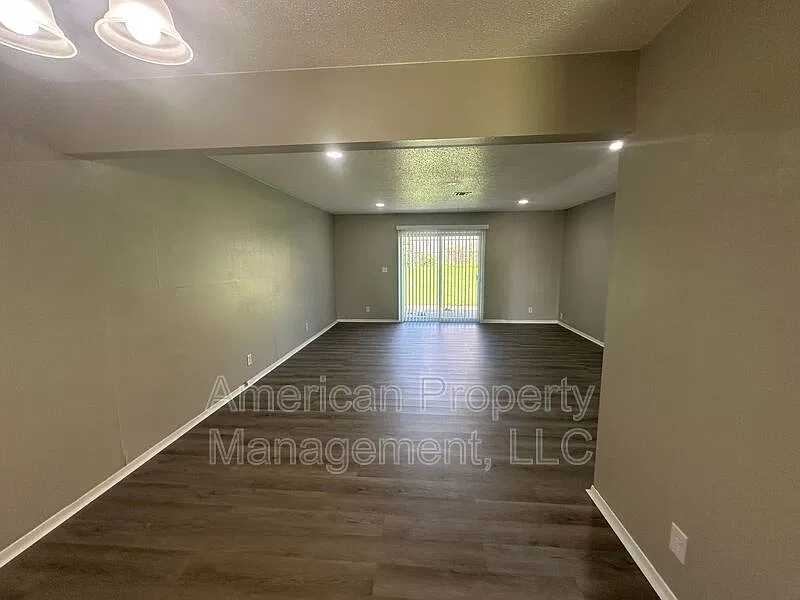 2 bed, 1.0 bath, $1,395 — Photo 2