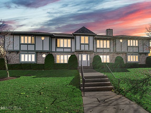 2nd image of 17 Saint Moritz Dr Unit 201