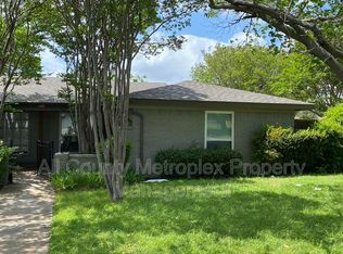 801 Irwin Dr APT B, Hurst, TX 76053