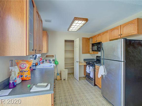 4th image of 870 Jeri Ln