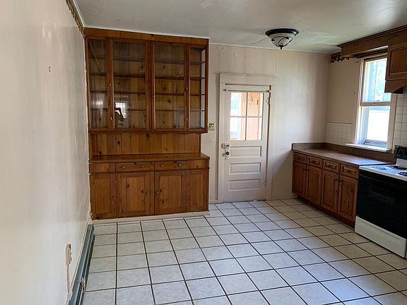 5th image of 2741 Boas St