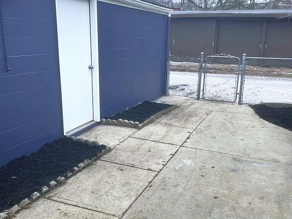 5th image of 1529 Saint Clair St