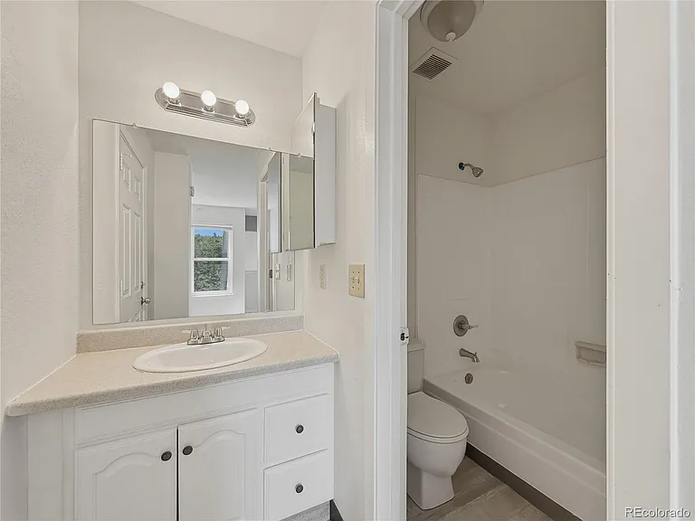 942 S Dearborn Way #10 — Photo 15