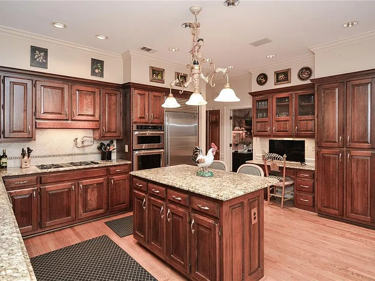 1640 Lazy River Ln — Photo 23