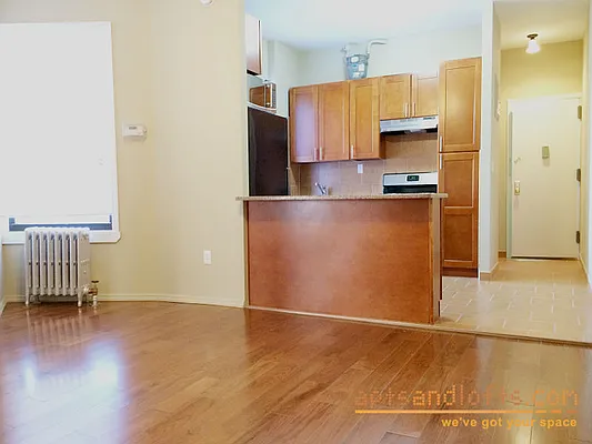 Rented by aptsandlofts.com | media 3