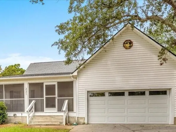 221 NE 60th Street, Oak Island, NC 28465