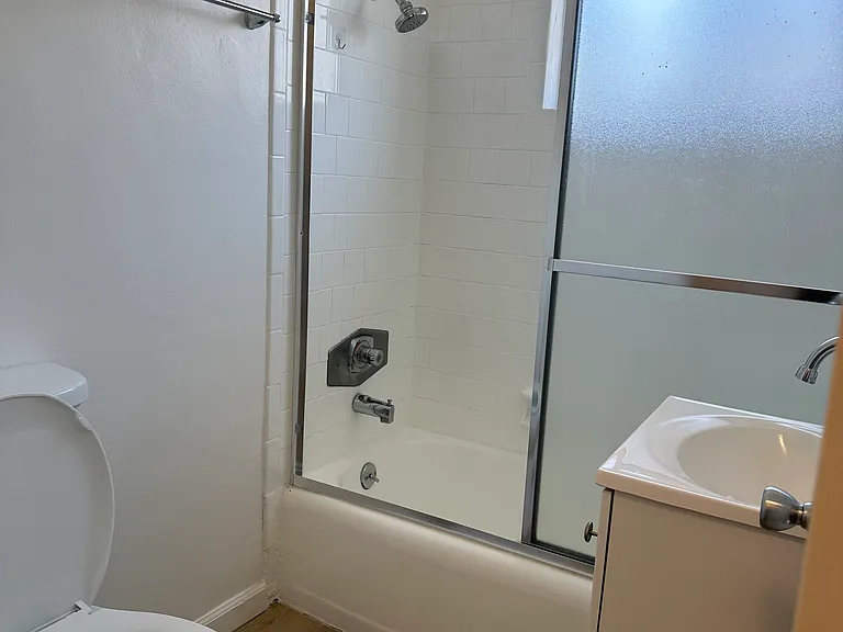 Gallatin Apartments — Photo 7