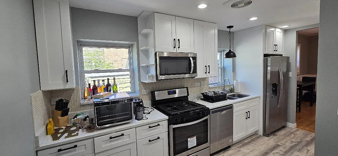 Building Photo - 5928 N Melvina Ave #1