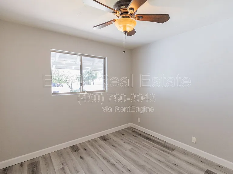 1305 W Laird St — Photo 12