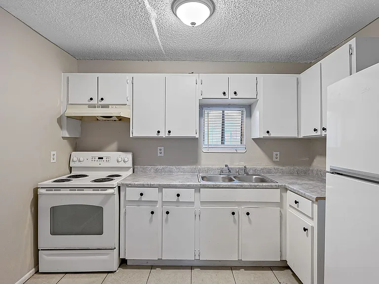 8724 N Tampa St — Photo 21