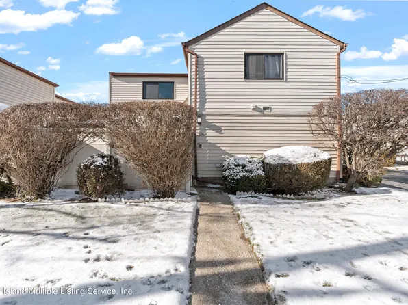 326 Willow Rd W, Staten Island, NY 10314