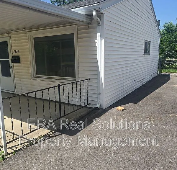 1265 Elderwood Ave — Photo 2