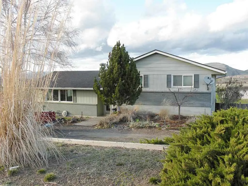 221 Perry Way photo 1