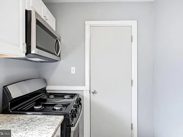 1631 S Etting St — Photo 12