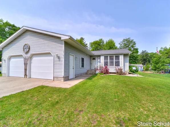 19151 Pine Grove Ct, Spring Lake, MI 49456