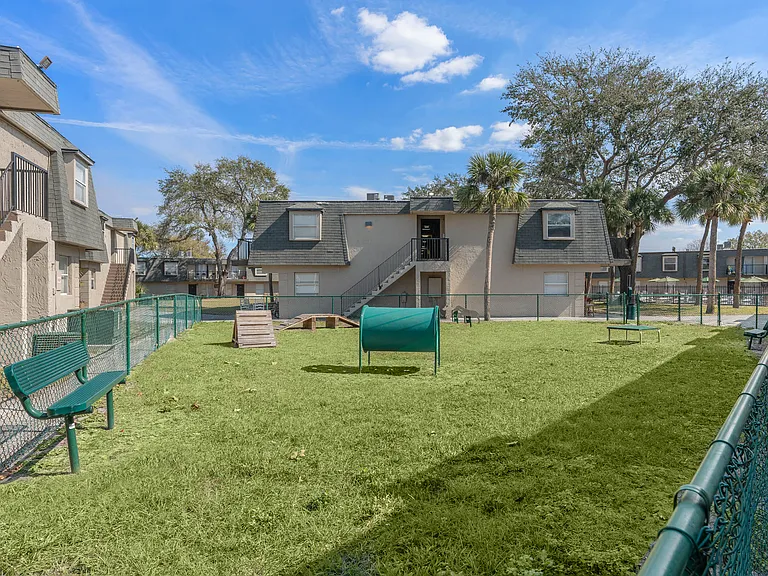 Rosala West Apartments — Photo 7