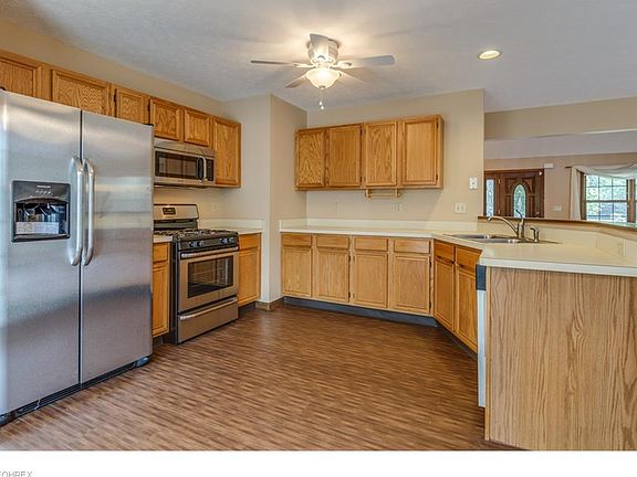 2nd image of 950 Becker Ct