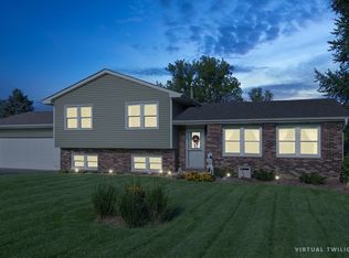 9711 Gallek Rd, Fox River Grove, IL 60021