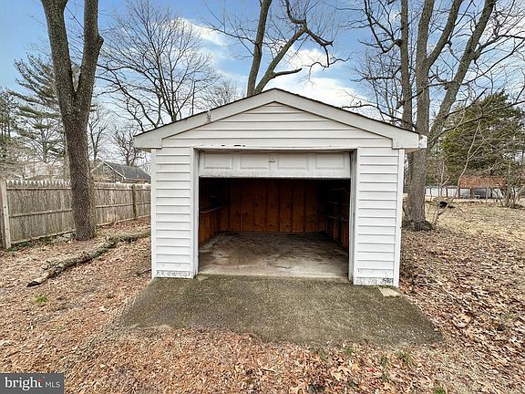 3rd image of 220 Myrtle Ave