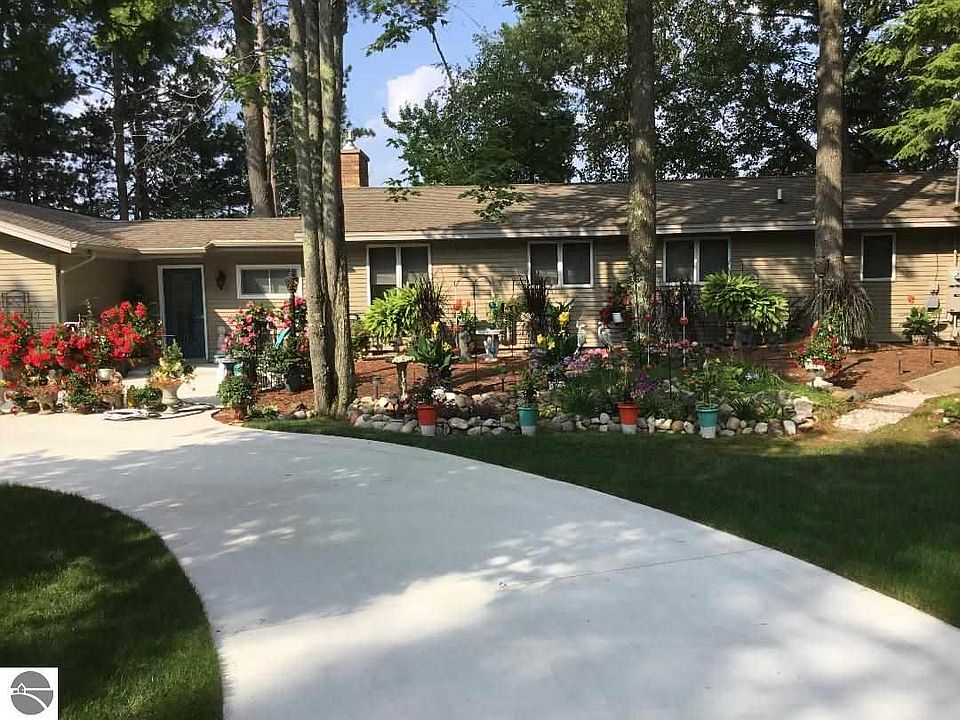 1st image of 5598 Mackenzie Dr