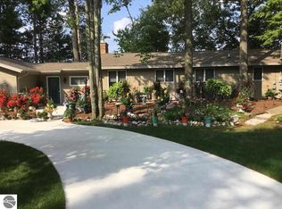 5598 Mackenzie Dr, Kewadin, MI 49648