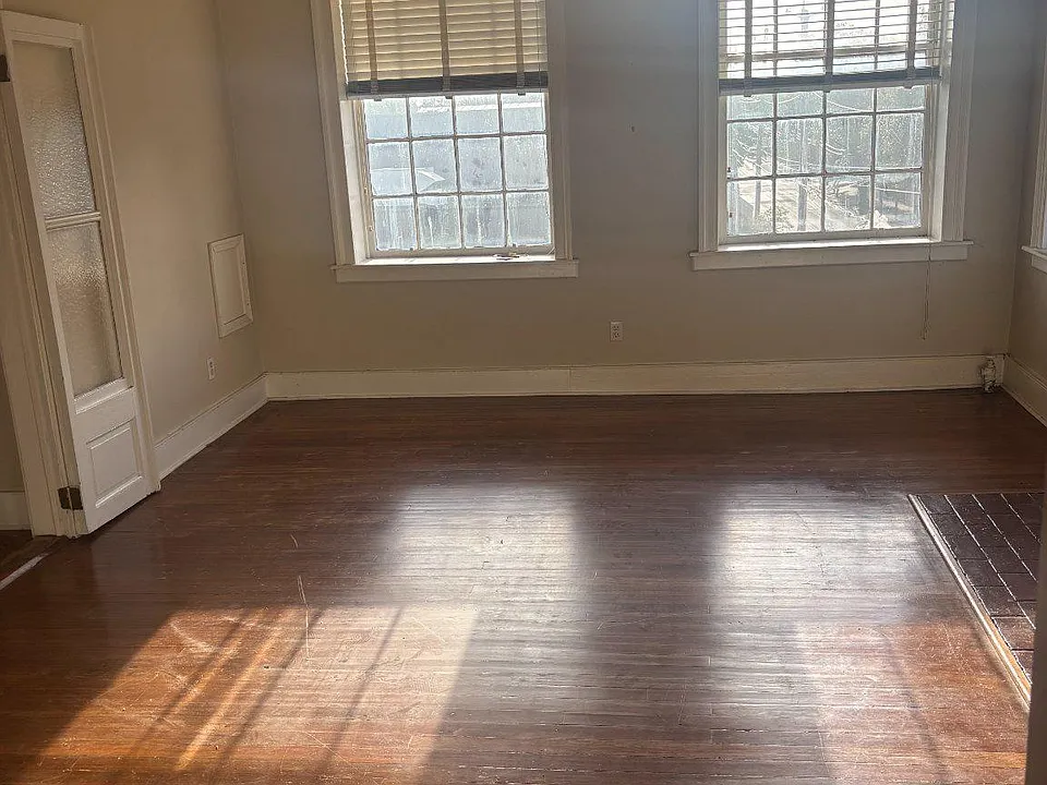 4 E Cork St #4