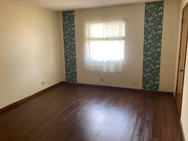 2811 W Koenig St — Photo 7