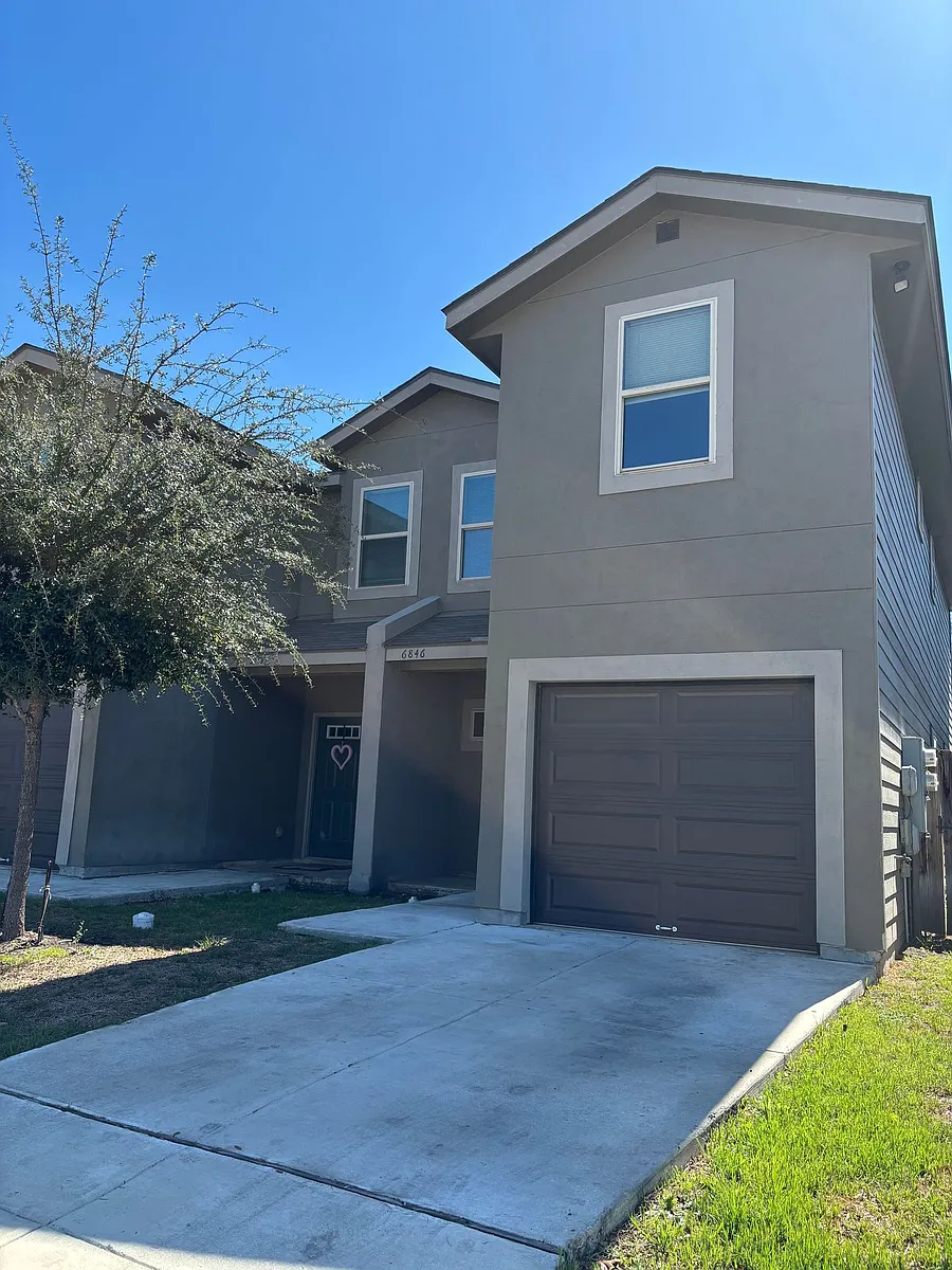 Building Photo - 6846 Lakeview Dr