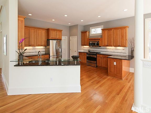 5th image of 121 Breckenridge Pl