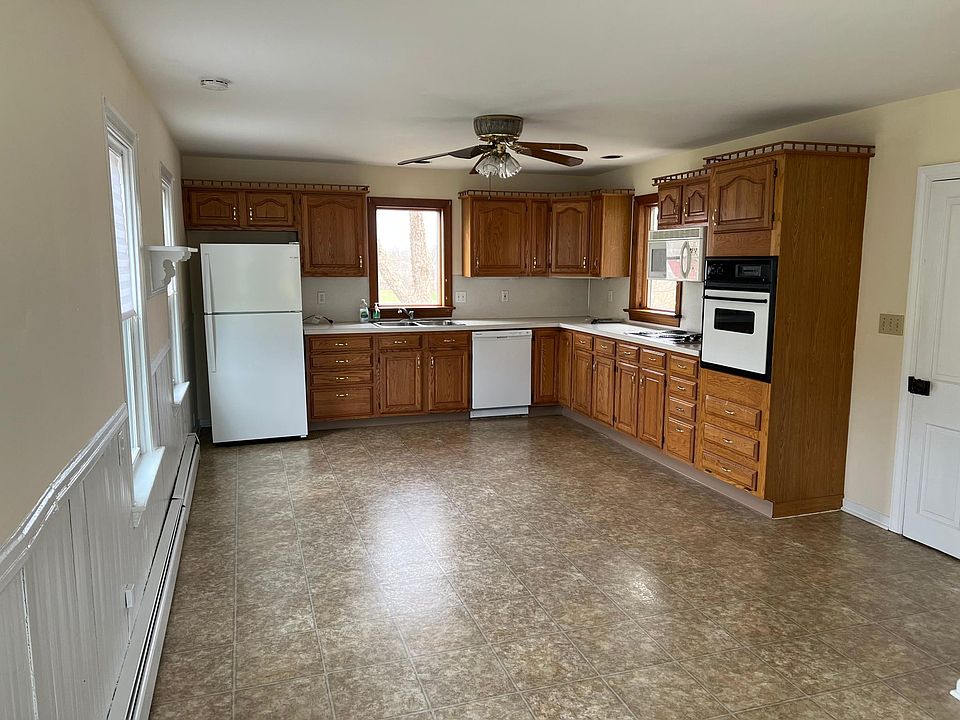 Large and bright eat-in kitchen