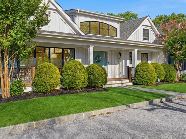 4 Post Ln, Quogue, NY 11959