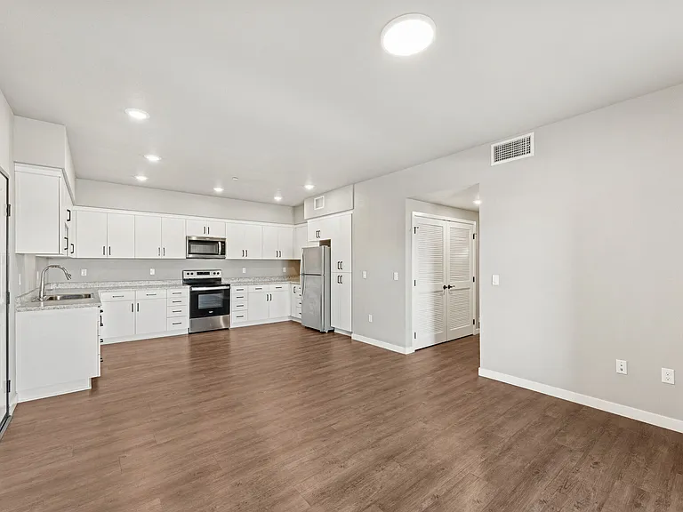 Centennial Gardens Apartments — Photo 13