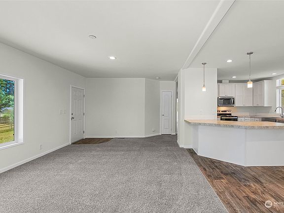 4th image of 30 E Park Drive