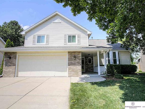 2nd image of 920 Shenandoah Dr