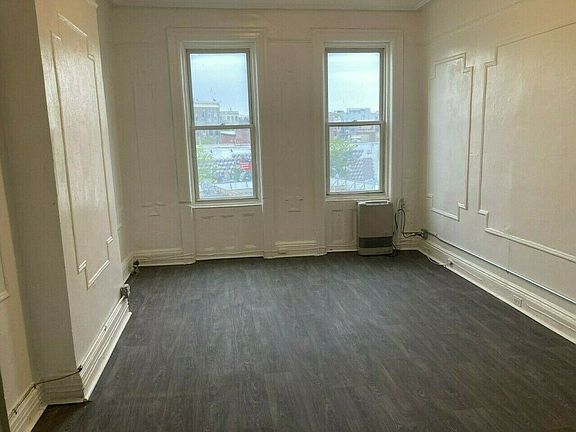4th image of 141 Thames St #3B