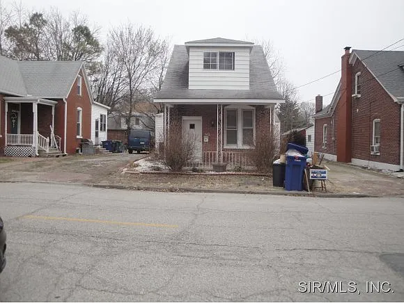 612 S Church St photo 1