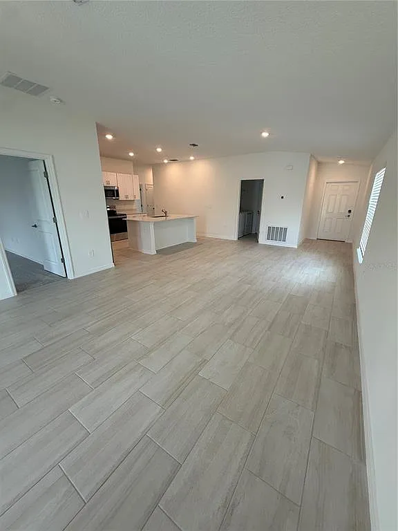 4 bed, 2.0 bath, 1817 sqft, $2,600 — Photo 3