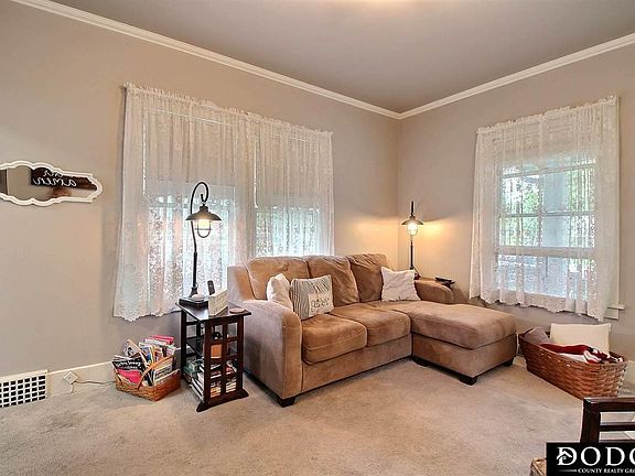 5th image of 1048 E Linden Ave