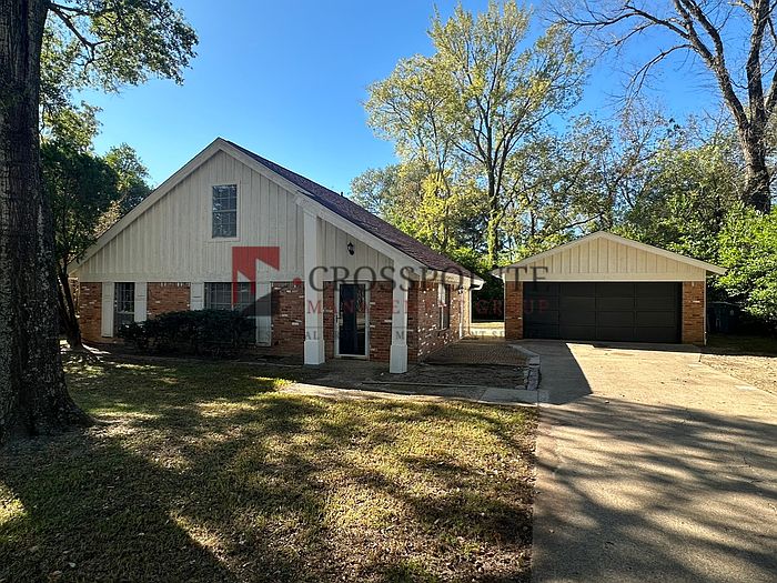 1st image of 100 Forest Creek Dr