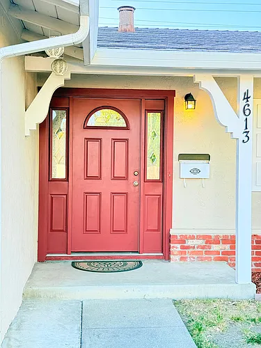 4613 Hampshire Way Photo 1