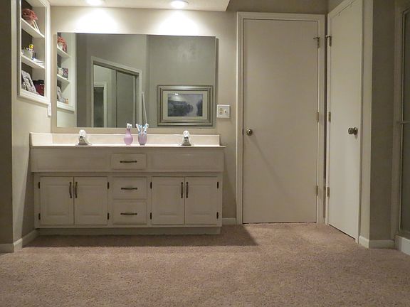 Master bath - dual vanities