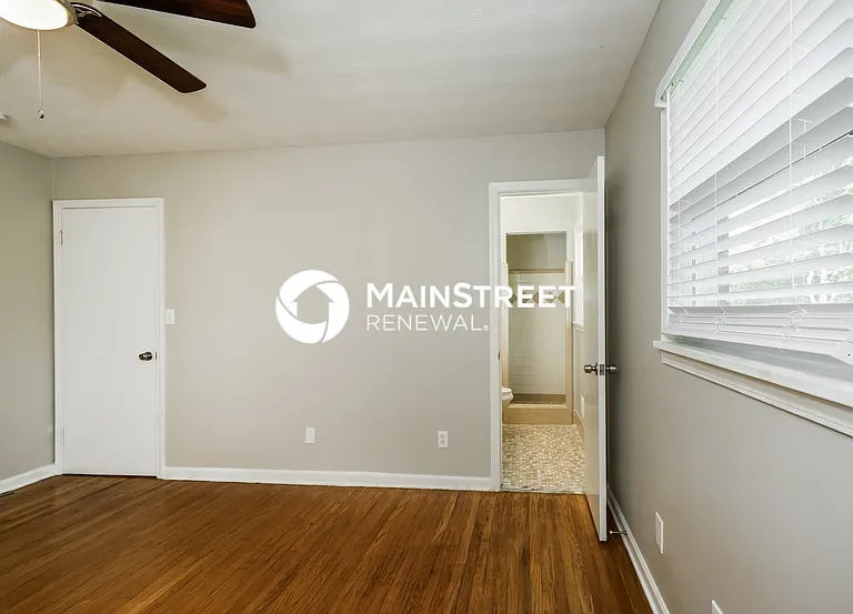 9909 Lakewood Dr — Photo 12