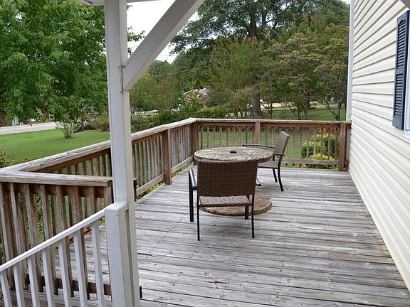 2nd image of 211 Edgewater Dr