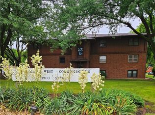 1900 50th St APT 11, Des Moines, IA 50310