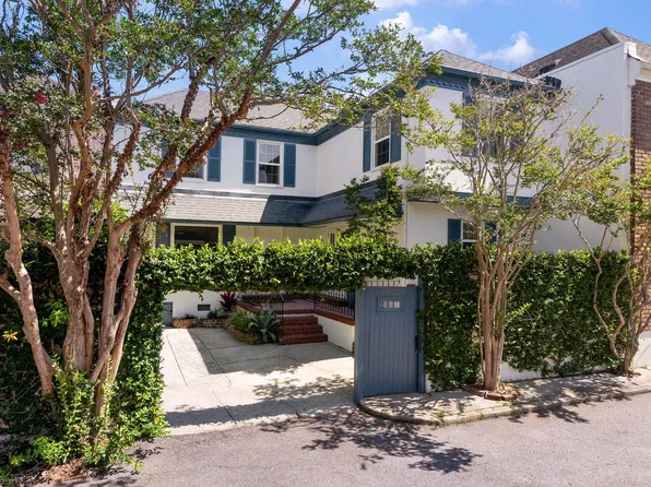 8 Poulnot Ln, Charleston, SC 29401